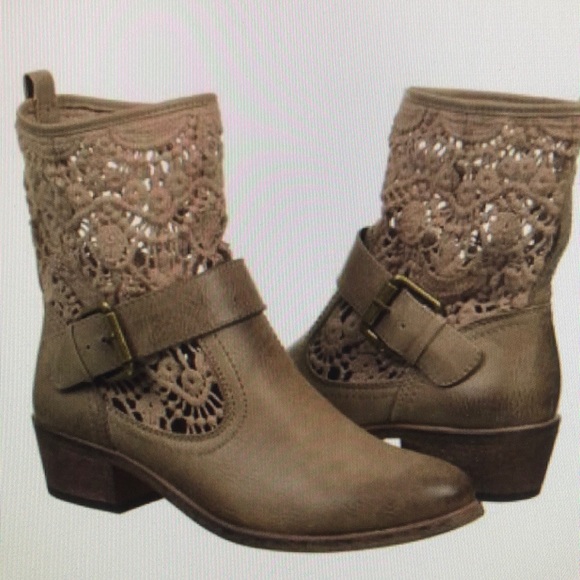 bear trap ankle boots